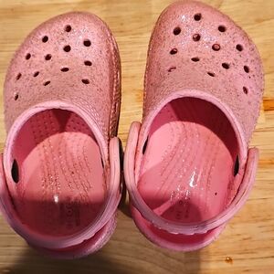 Pink Glitter crocs toddler/little kid size 5. U